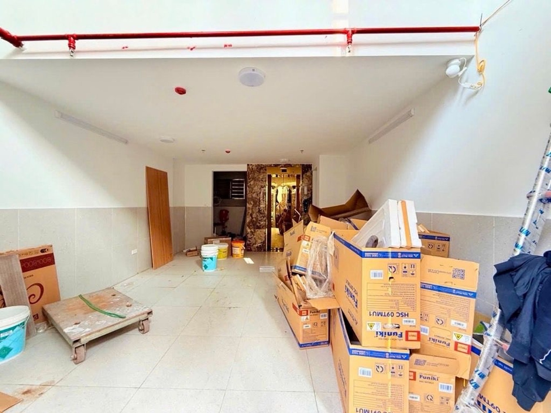 Bán nhà Yên Duyên - diện tích 60m2 7 tầng - gần ô tô - giá 15,6 tỷ
