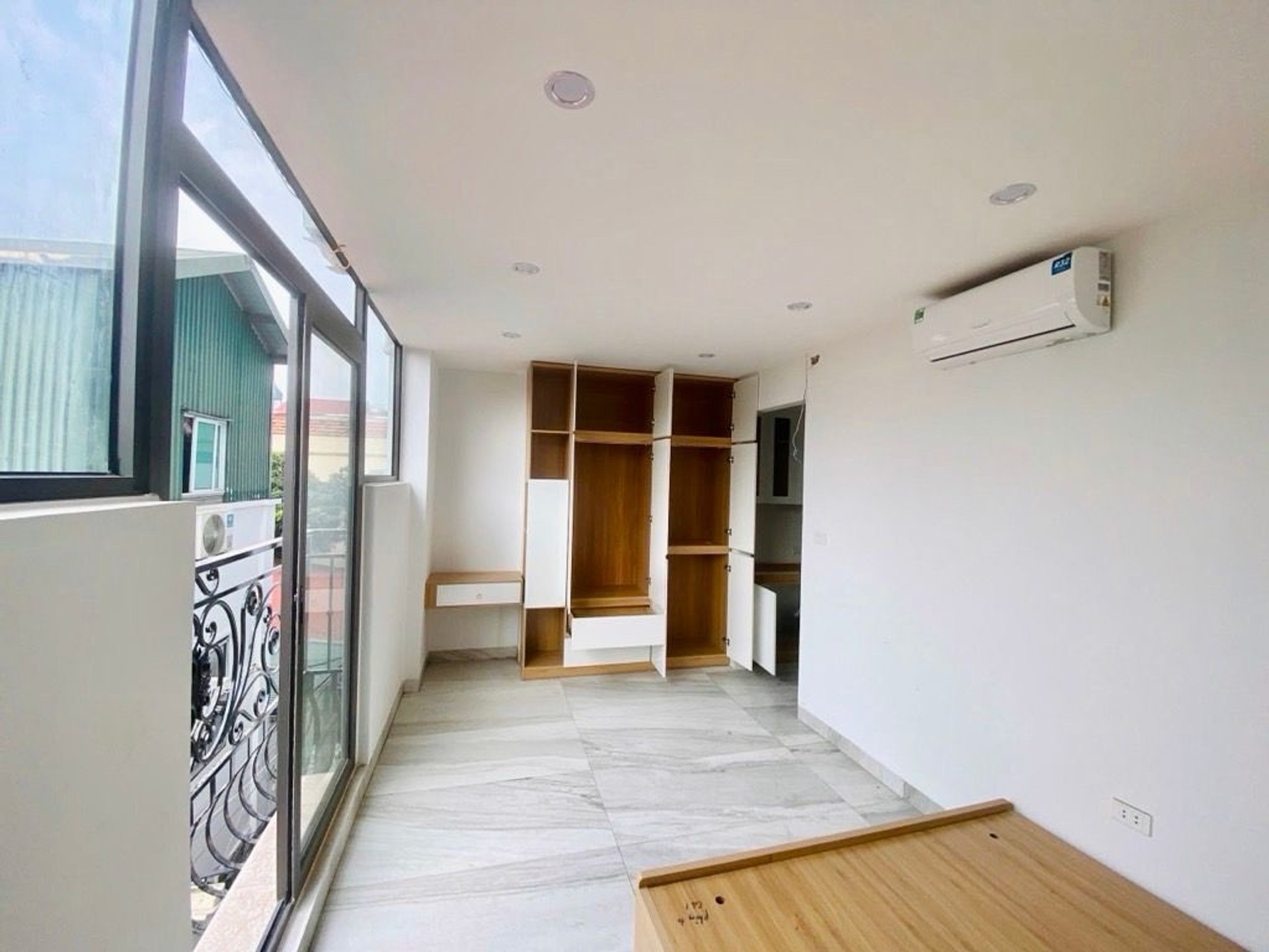Bán nhà Yên Duyên - diện tích 60m2 7 tầng - gần ô tô - giá 15,6 tỷ