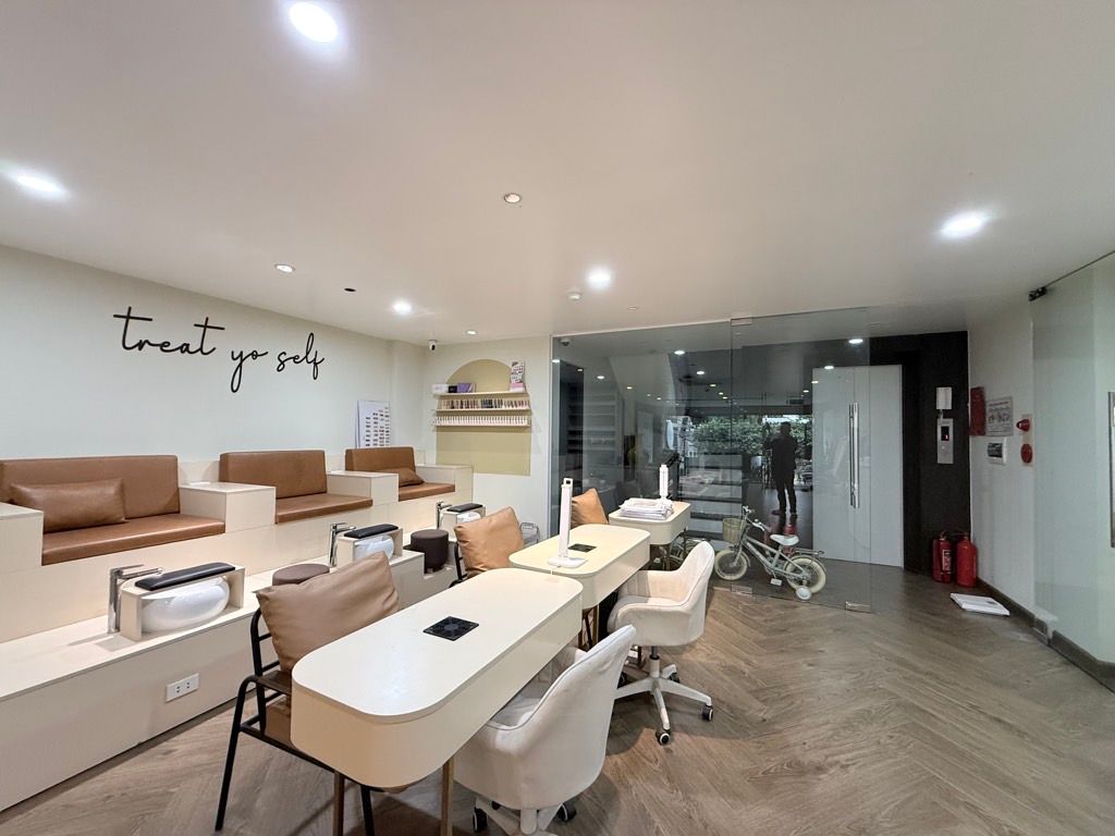 Bán nhà Tứ Liên - diện tích 100m2 7 tầng - Ô tô đỗ cửa - giá 7,5 tỷ