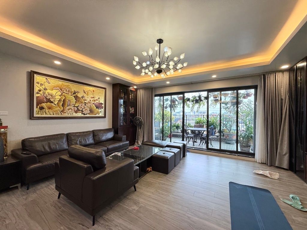 Bán nhà Tứ Liên - diện tích 100m2 7 tầng - Ô tô đỗ cửa - giá 7,5 tỷ