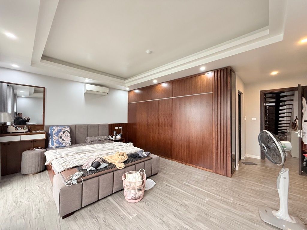 Bán nhà Tứ Liên - diện tích 100m2 7 tầng - Ô tô đỗ cửa - giá 7,5 tỷ