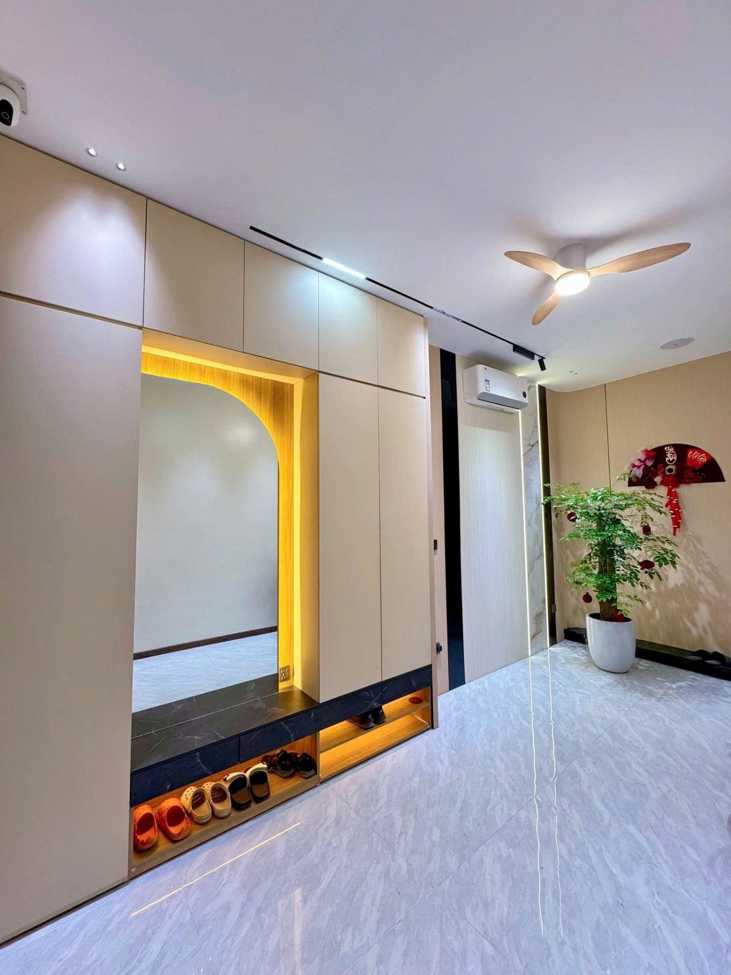 Bán nhà Giải Phóng - diện tích 45m2 5 tầng - Nhà đẹp, ô tô đỗ cửa - giá 18,2 tỷ