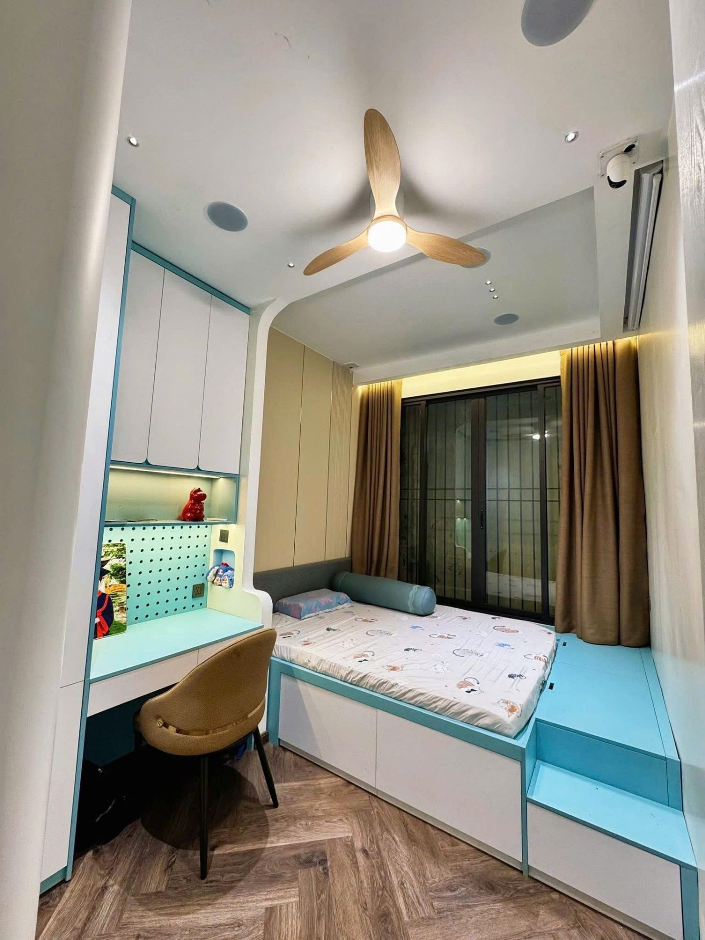 Bán nhà Giải Phóng - diện tích 45m2 5 tầng - Nhà đẹp, ô tô đỗ cửa - giá 18,2 tỷ