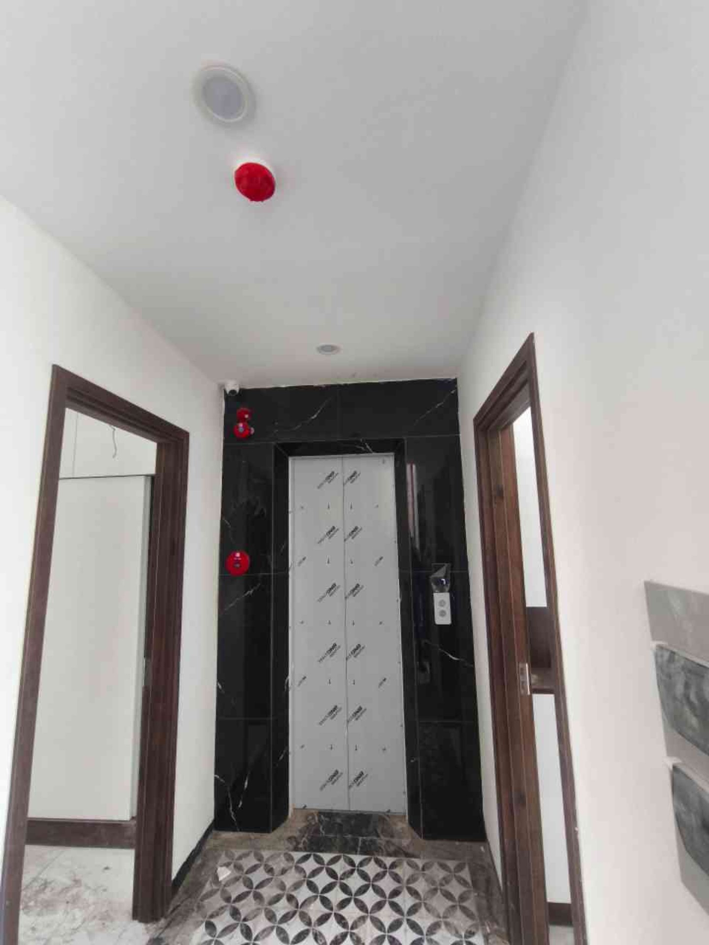 Bán nhà Tân Mai - diện tích 79m2 7 tầng - Toà CCMN 7 tầng với 16 căn hộ full nội thất - giá 22,9 tỷ