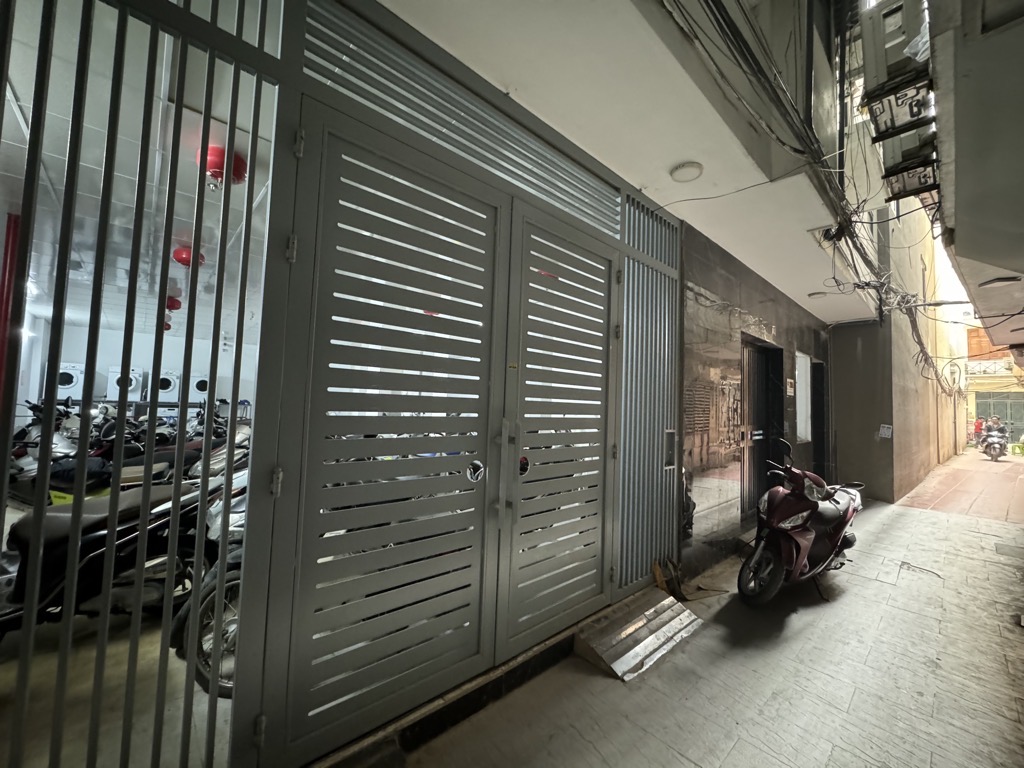 Bán nhà Phùng Khoang - diện tích 185m2 7 tầng - Ô tô lùi vào nhà - giá 33,5 tỷ