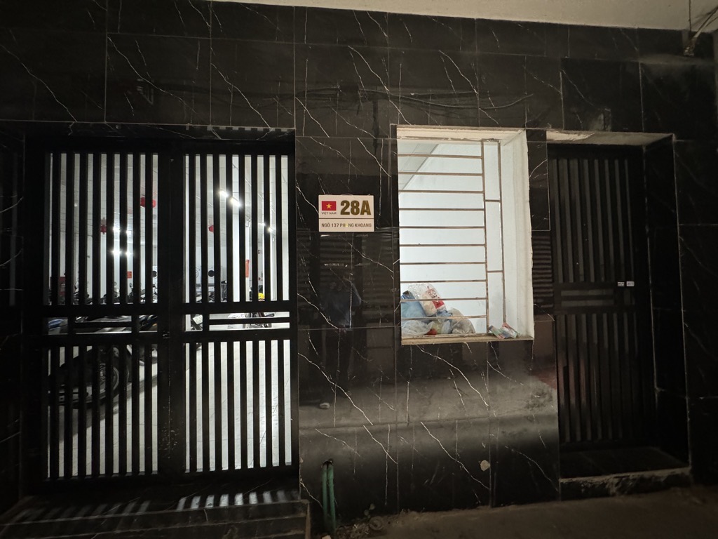 Bán nhà Phùng Khoang - diện tích 185m2 7 tầng - Ô tô lùi vào nhà - giá 33,5 tỷ