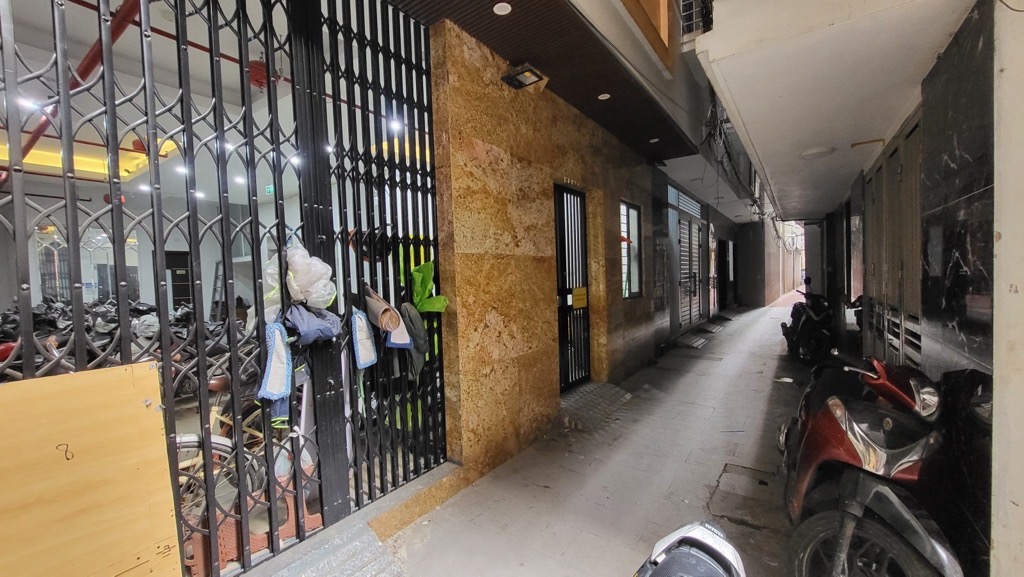 Bán nhà Phùng Khoang - diện tích 185m2 7 tầng - Ô tô lùi vào nhà - giá 33,5 tỷ