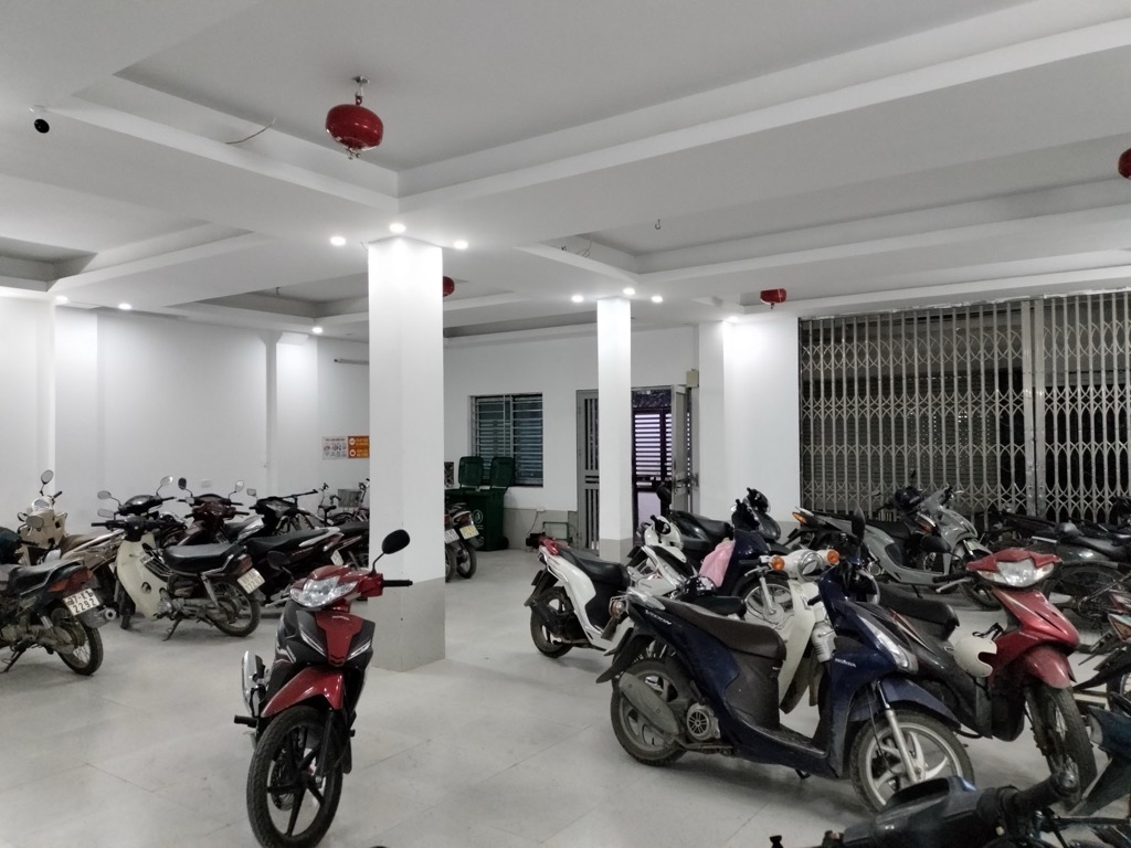 Bán nhà Phùng Khoang - diện tích 185m2 7 tầng - Ô tô lùi vào nhà - giá 33,5 tỷ