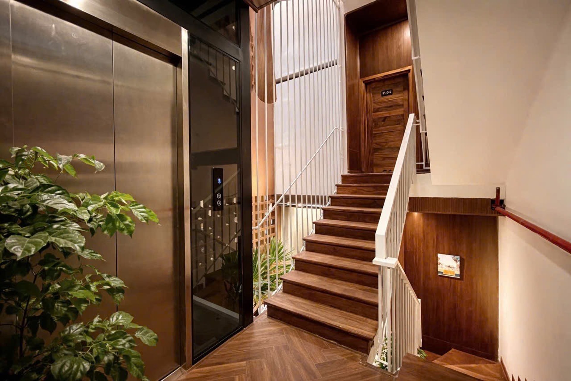 Bán nhà Phan Đình Giót - diện tích 75m2 6 tầng - Lô góc 2 mặt thoáng - giá 32 tỷ