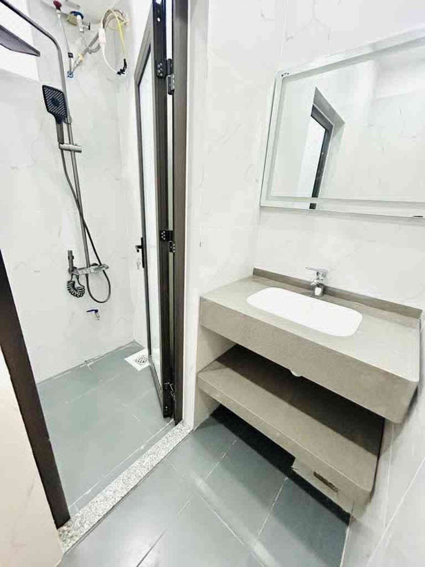 Bán nhà Hoàng Mai - diện tích 32m2 5 tầng - Ô TÔ ĐỖ CỔNG - giá 9,4 tỷ