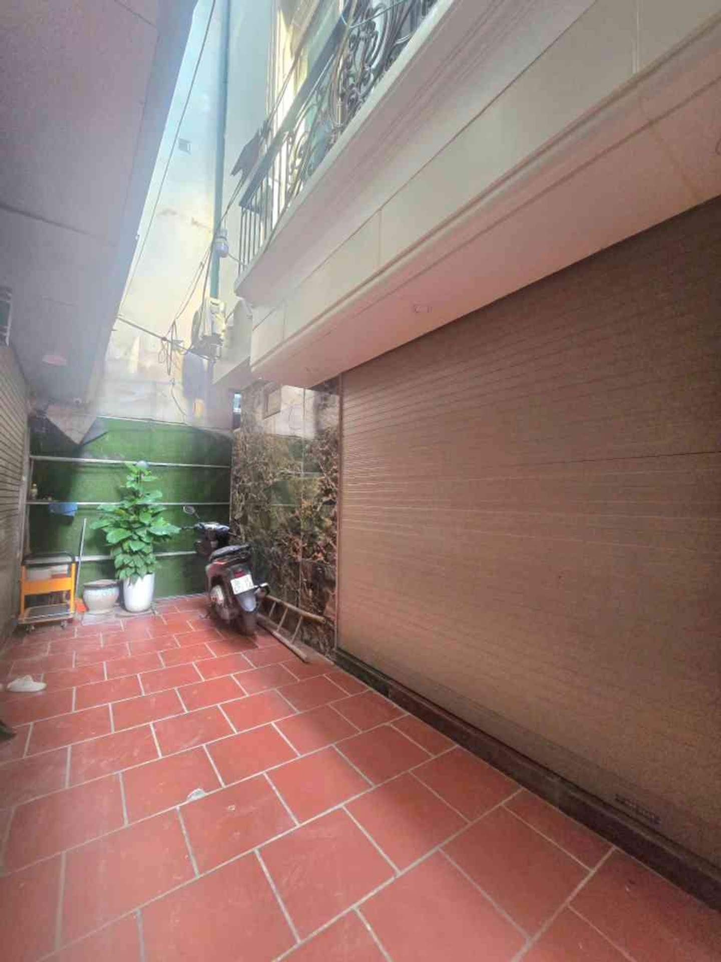 Bán nhà Hoàng Mai - diện tích 32m2 5 tầng - Ô TÔ ĐỖ CỔNG - giá 9,4 tỷ