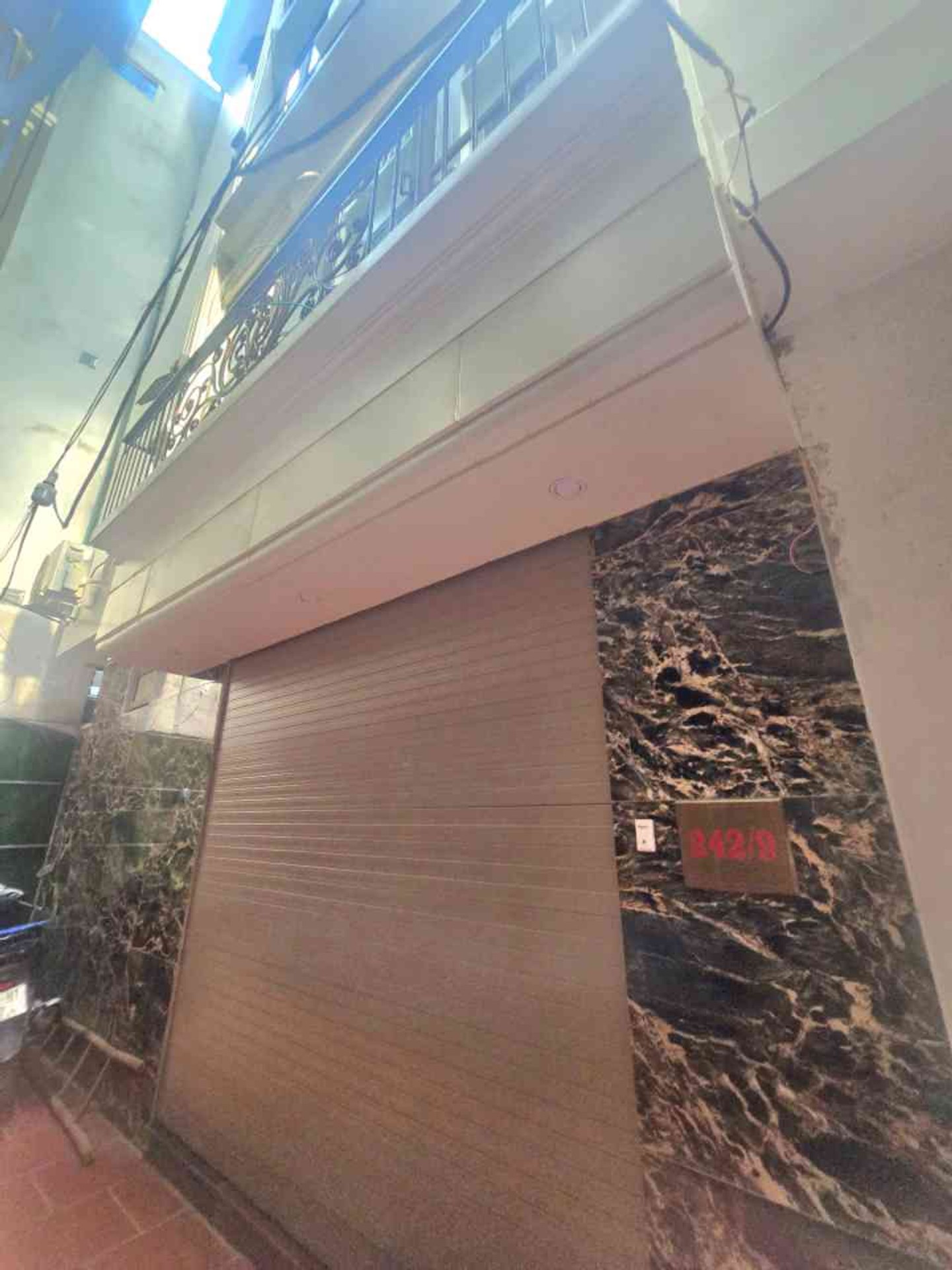 Bán nhà Hoàng Mai - diện tích 32m2 5 tầng - Ô TÔ ĐỖ CỔNG - giá 9,4 tỷ