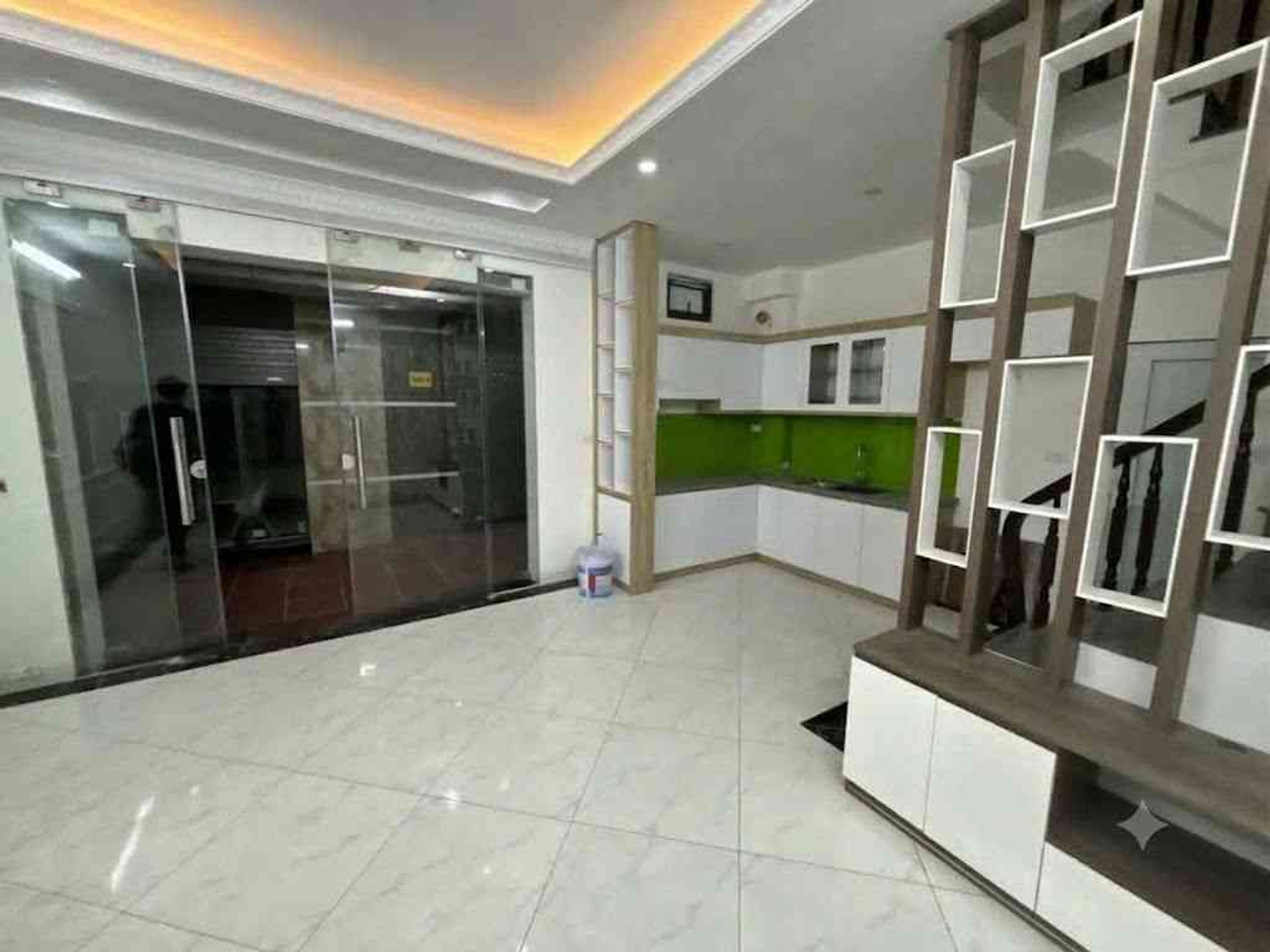 Bán nhà Hoàng Mai - diện tích 32m2 5 tầng - Ô TÔ ĐỖ CỔNG - giá 9,4 tỷ