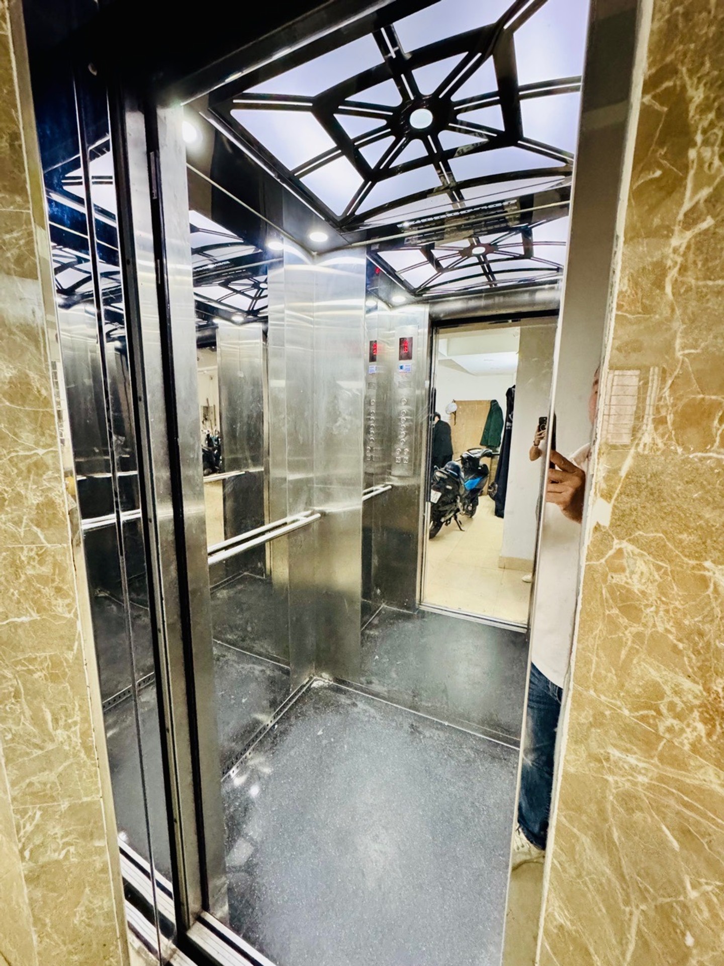 Bán nhà Lương Khánh Thiện - diện tích 60m2 6 tầng - Thang máy, Gara ô tô 7 chỗ - giá 15 tỷ
