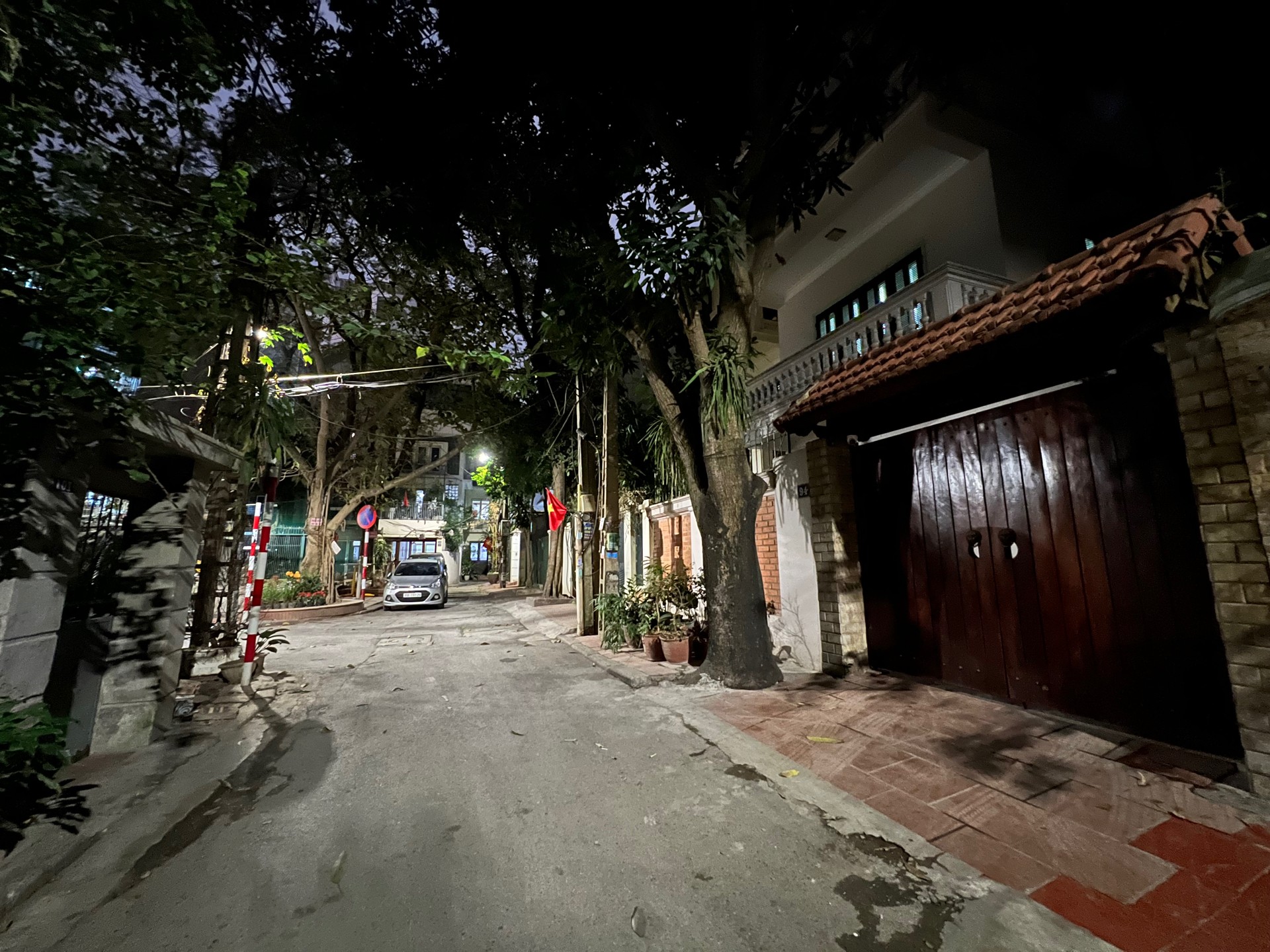 Bán nhà Hồ Đắc Di - diện tích 150m2 4 tầng - Ngõ 2 ô tô tránh - giá 37 tỷ