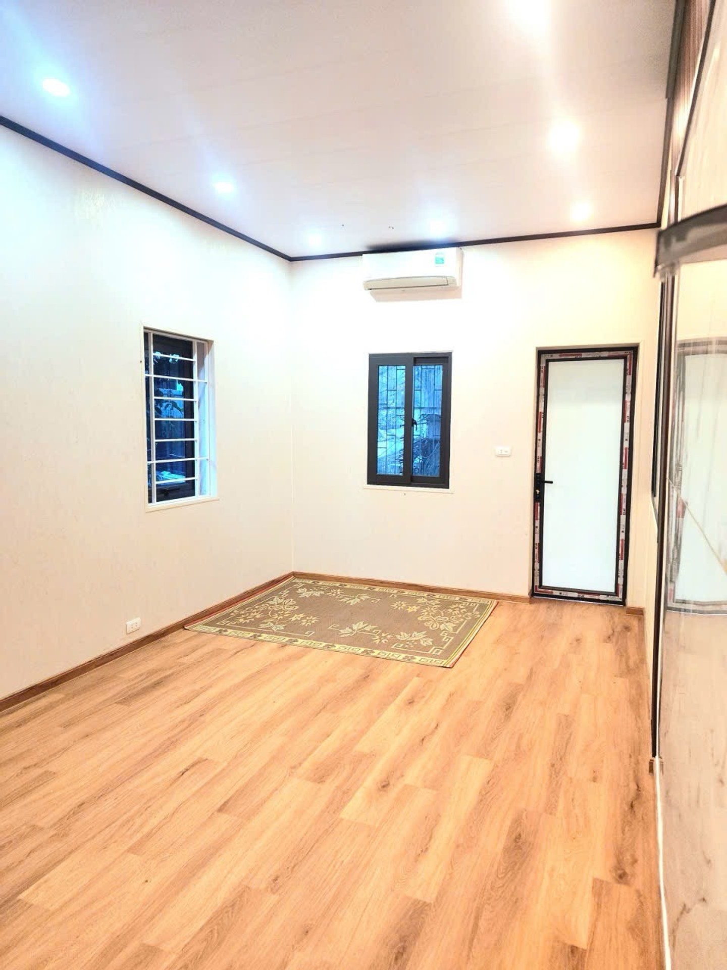 Bán nhà Kim Giang - diện tích 120m2 2 tầng - Nhà đầu hồi có cây cối xoã bóng mát quanh năm - giá 3,95 tỷ