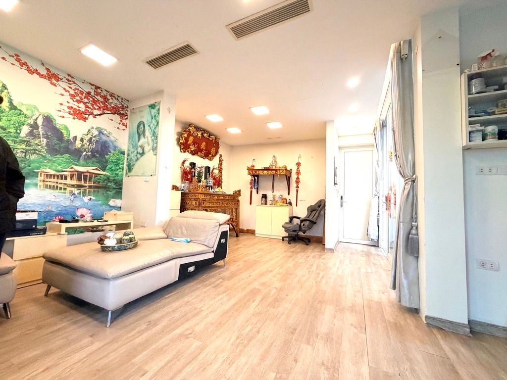 Bán nhà Hào Nam - diện tích 82m2 4 tầng - Lô góc 1 mặt phố 1 mặt ngõ - giá 62,8 tỷ