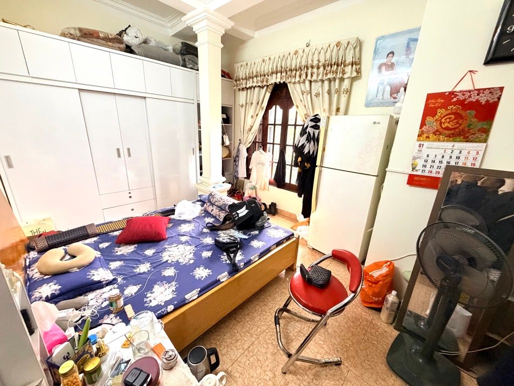 Bán nhà Hào Nam - diện tích 82m2 4 tầng - Lô góc 1 mặt phố 1 mặt ngõ - giá 62,8 tỷ