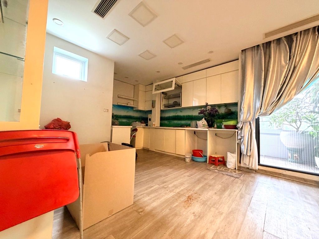 Bán nhà Hào Nam - diện tích 82m2 4 tầng - Lô góc 1 mặt phố 1 mặt ngõ - giá 62,8 tỷ