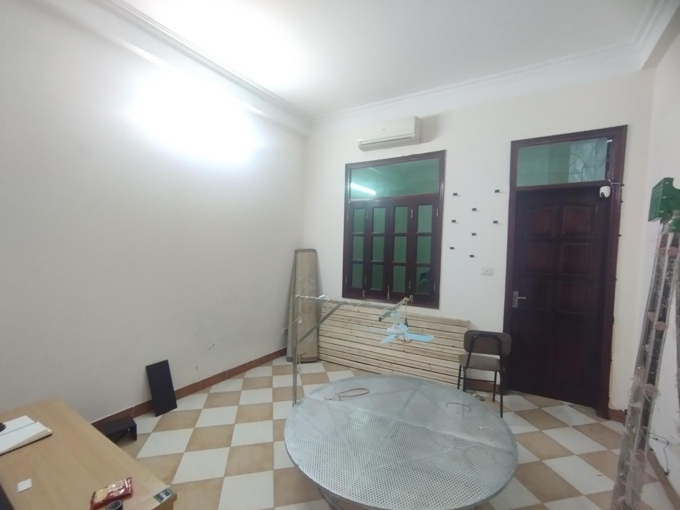 Bán nhà Trung Kính - diện tích 92m2 4 tầng - Ô TÔ TRÁNH - giá 34 tỷ