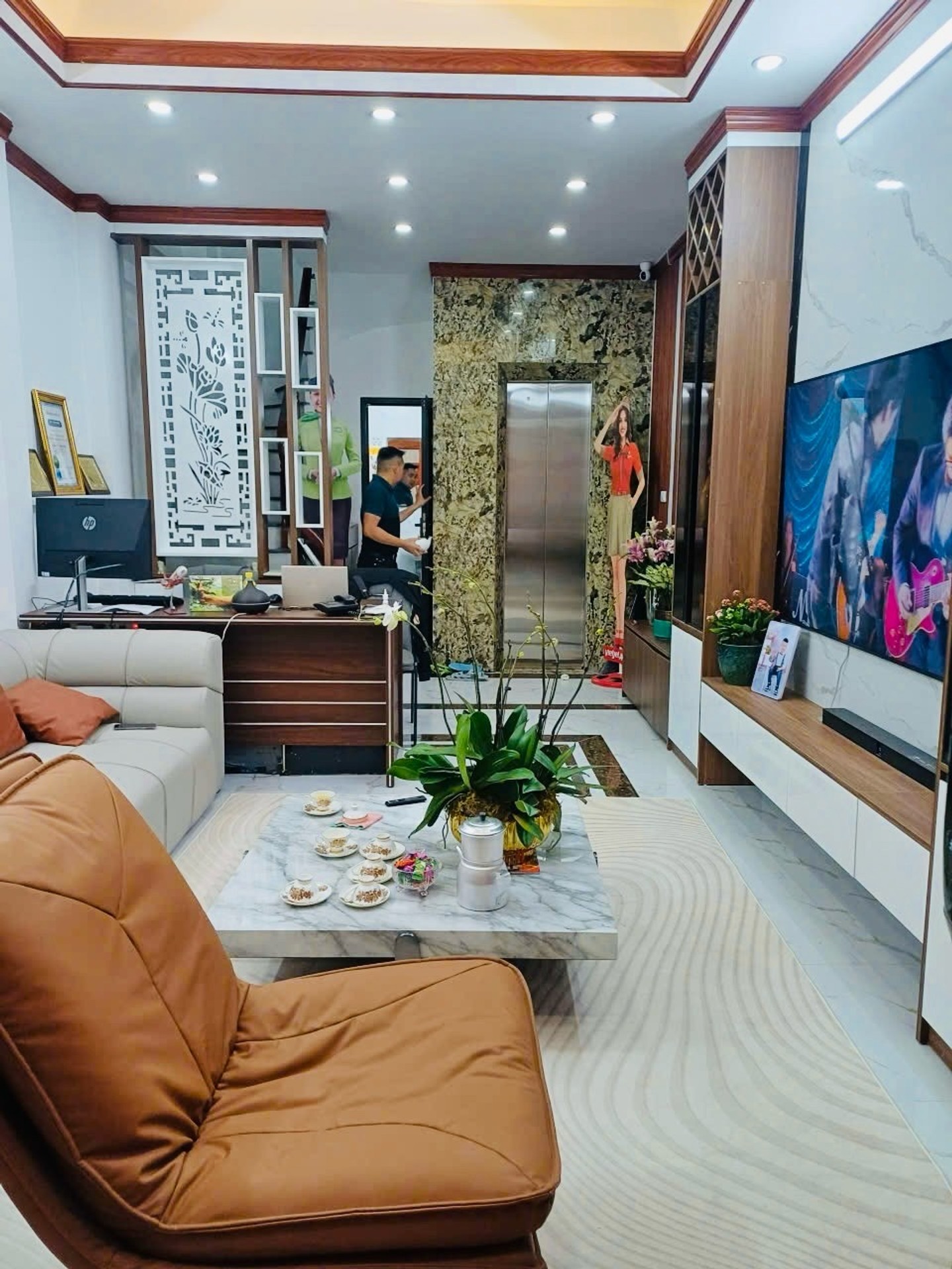 Bán nhà Kim Ngưu - diện tích 30m2 5 tầng - Thang máy xịn, nhà mới tinh - giá 9,6 tỷ