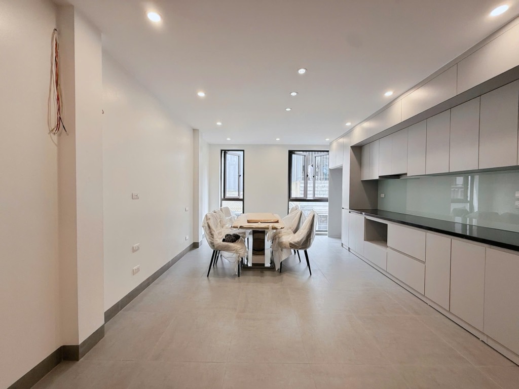 Bán nhà Kim Đồng - diện tích 36m2 7 tầng - Ô TÔ TRÁNH NHAU - VỈA HÈ - THANG MÁY - KINH DOANH - MẶT TIỀN RỘNG - GARA Ô TÔ - FULL NỘI THẤT - giá 17 tỷ