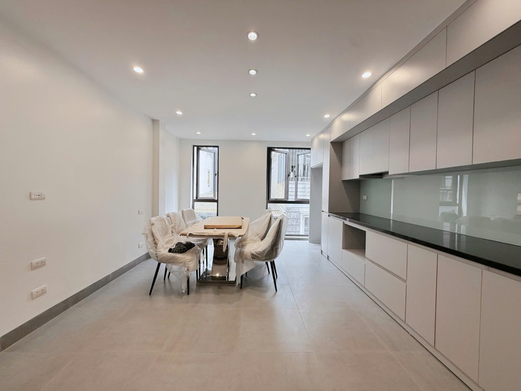 Bán nhà Kim Đồng - diện tích 36m2 7 tầng - Ô TÔ TRÁNH NHAU - VỈA HÈ - THANG MÁY - KINH DOANH - MẶT TIỀN RỘNG - GARA Ô TÔ - FULL NỘI THẤT - giá 17 tỷ