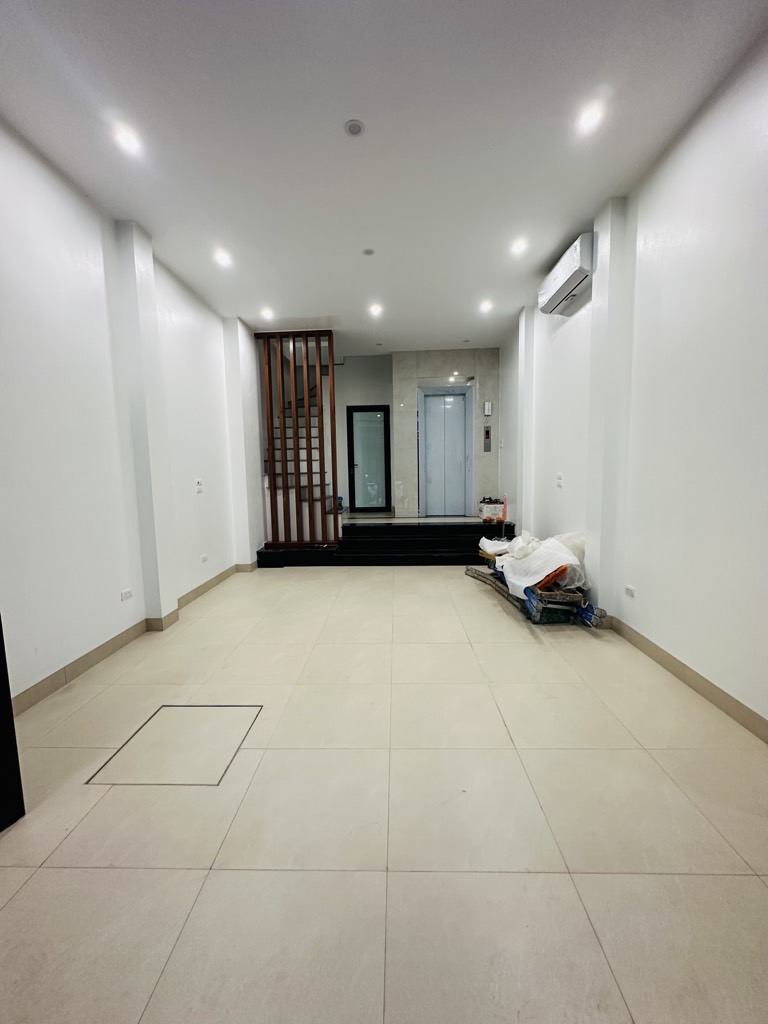 Bán nhà Kim Đồng - diện tích 36m2 7 tầng - Ô TÔ TRÁNH NHAU - VỈA HÈ - THANG MÁY - KINH DOANH - MẶT TIỀN RỘNG - GARA Ô TÔ - FULL NỘI THẤT - giá 17 tỷ