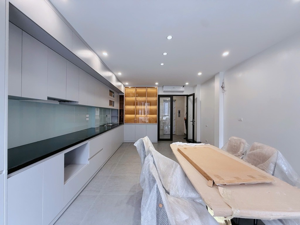 Bán nhà Kim Đồng - diện tích 36m2 7 tầng - Ô TÔ TRÁNH NHAU - VỈA HÈ - THANG MÁY - KINH DOANH - MẶT TIỀN RỘNG - GARA Ô TÔ - FULL NỘI THẤT - giá 17 tỷ