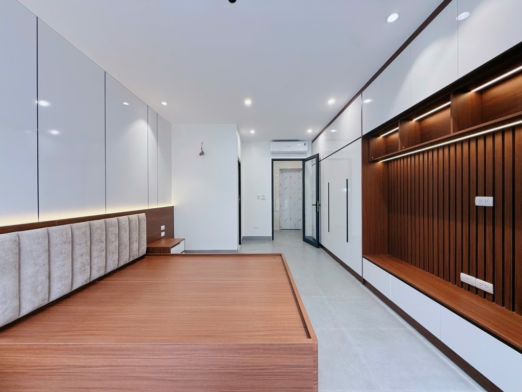 Bán nhà Kim Đồng - diện tích 36m2 7 tầng - Ô TÔ TRÁNH NHAU - VỈA HÈ - THANG MÁY - KINH DOANH - MẶT TIỀN RỘNG - GARA Ô TÔ - FULL NỘI THẤT - giá 17 tỷ