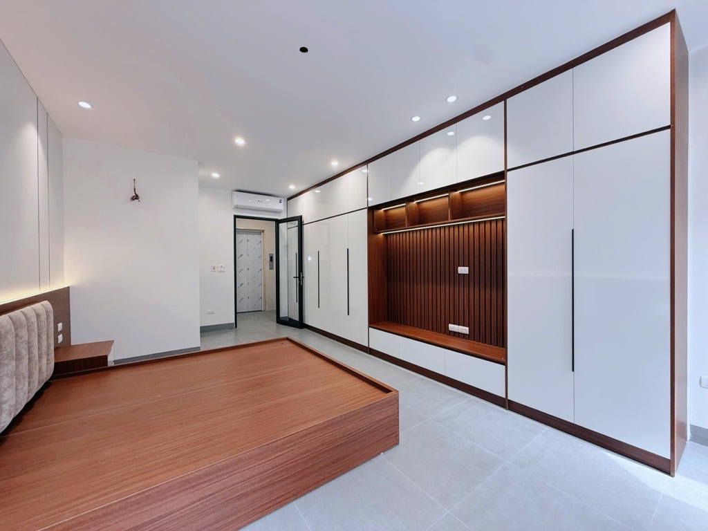 Bán nhà Kim Đồng - diện tích 36m2 7 tầng - Ô TÔ TRÁNH NHAU - VỈA HÈ - THANG MÁY - KINH DOANH - MẶT TIỀN RỘNG - GARA Ô TÔ - FULL NỘI THẤT - giá 17 tỷ