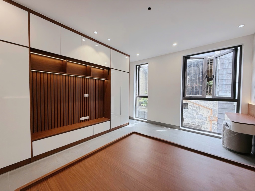 Bán nhà Kim Đồng - diện tích 36m2 7 tầng - Ô TÔ TRÁNH NHAU - VỈA HÈ - THANG MÁY - KINH DOANH - MẶT TIỀN RỘNG - GARA Ô TÔ - FULL NỘI THẤT - giá 17 tỷ