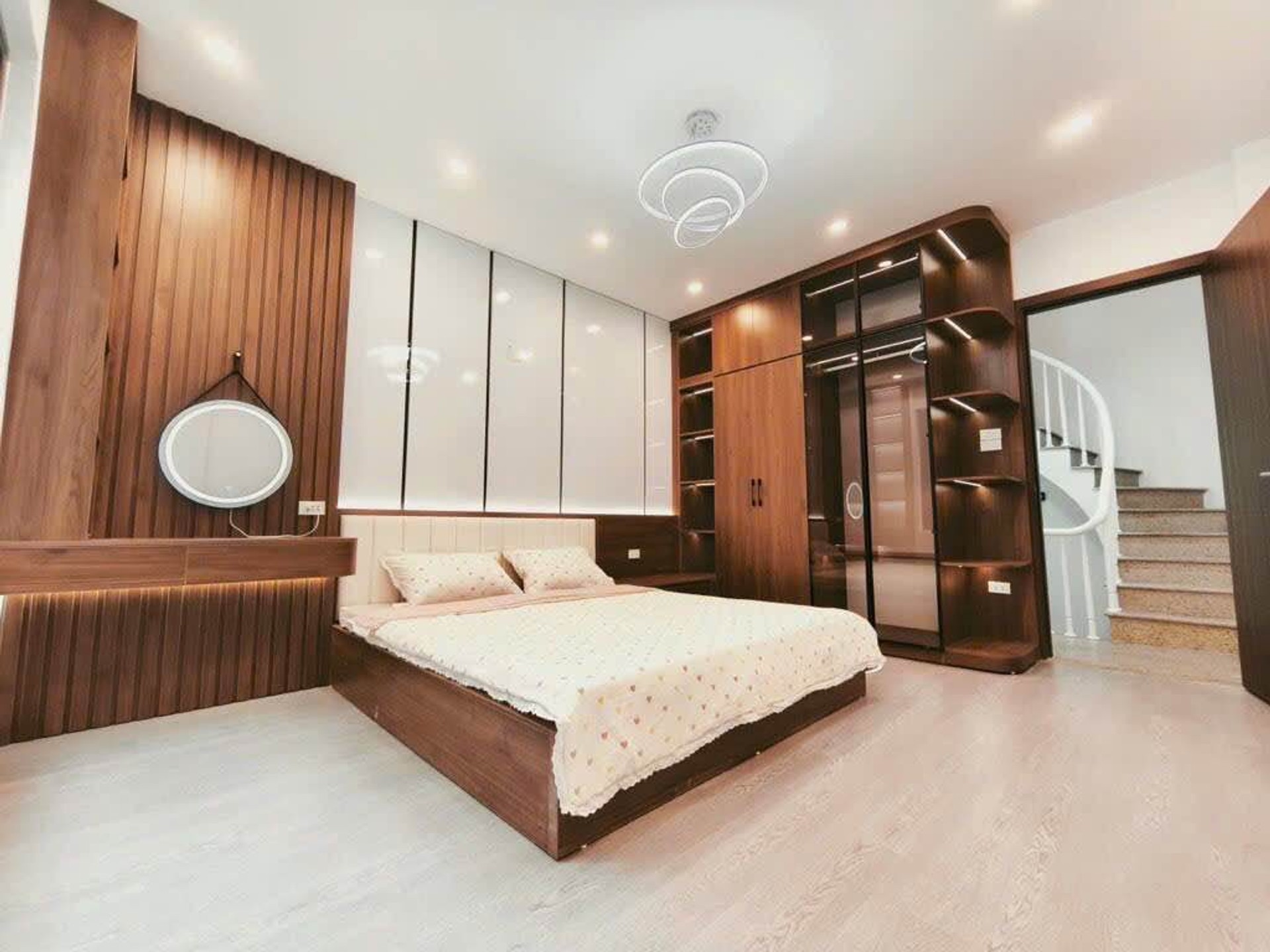 Bán nhà Trần Đại Nghĩa - diện tích 30m2 5 tầng - Nhà mới đẹp, vị trí đẹp - giá 8,8 tỷ