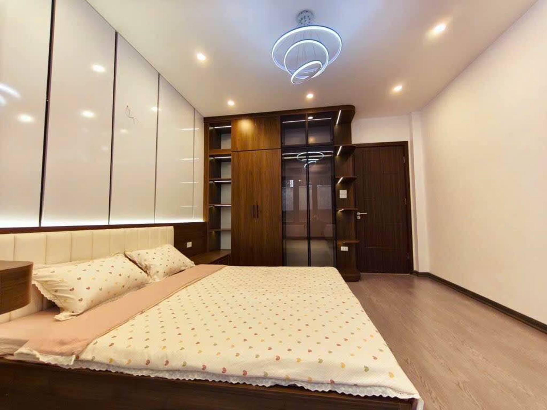 Bán nhà Trần Đại Nghĩa - diện tích 30m2 5 tầng - Nhà mới đẹp, vị trí đẹp - giá 8,8 tỷ