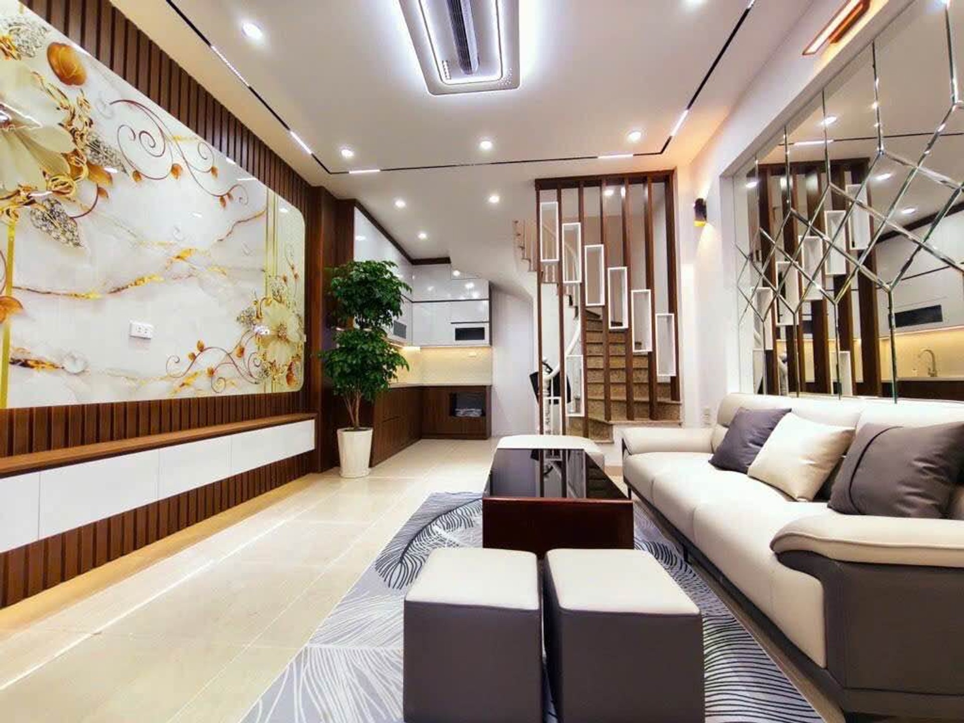Bán nhà Trần Đại Nghĩa - diện tích 30m2 5 tầng - Nhà mới đẹp, vị trí đẹp - giá 8,8 tỷ
