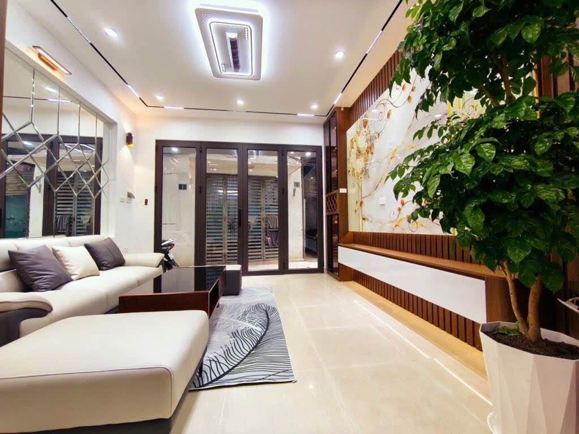 Bán nhà Trần Đại Nghĩa - diện tích 30m2 5 tầng - Nhà mới đẹp, vị trí đẹp - giá 8,8 tỷ
