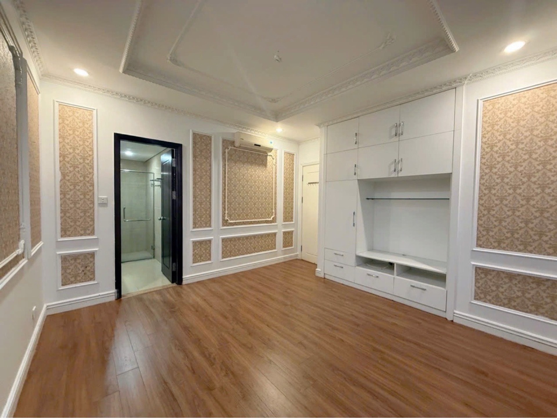 Bán căn hộ Vinhomes Times City - diện tích 74m2 1 tầng - Căn hộ đẹp lung linh - giá 8,9 tỷ
