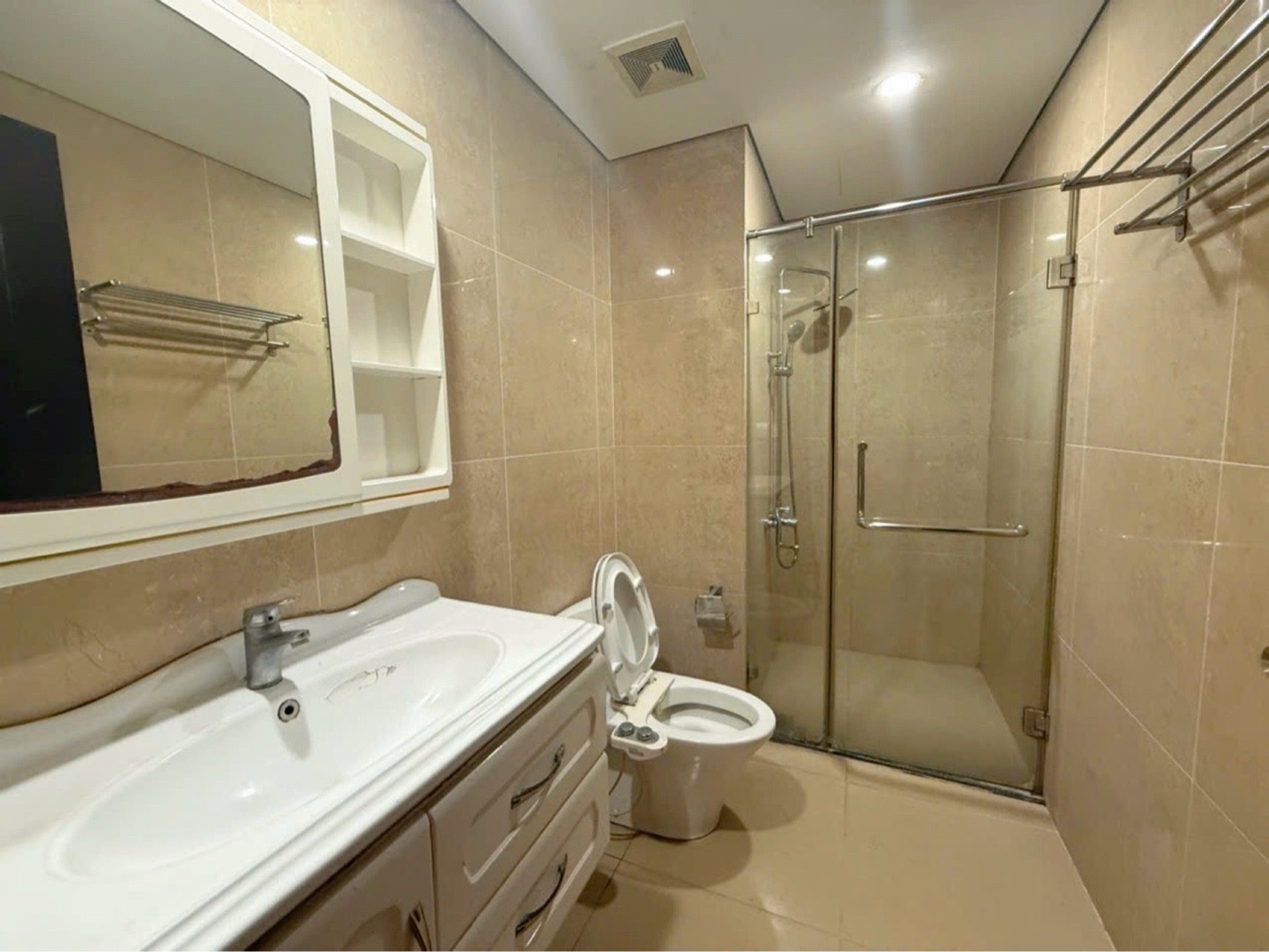 Bán căn hộ Vinhomes Times City - diện tích 74m2 1 tầng - Căn hộ đẹp lung linh - giá 8,9 tỷ