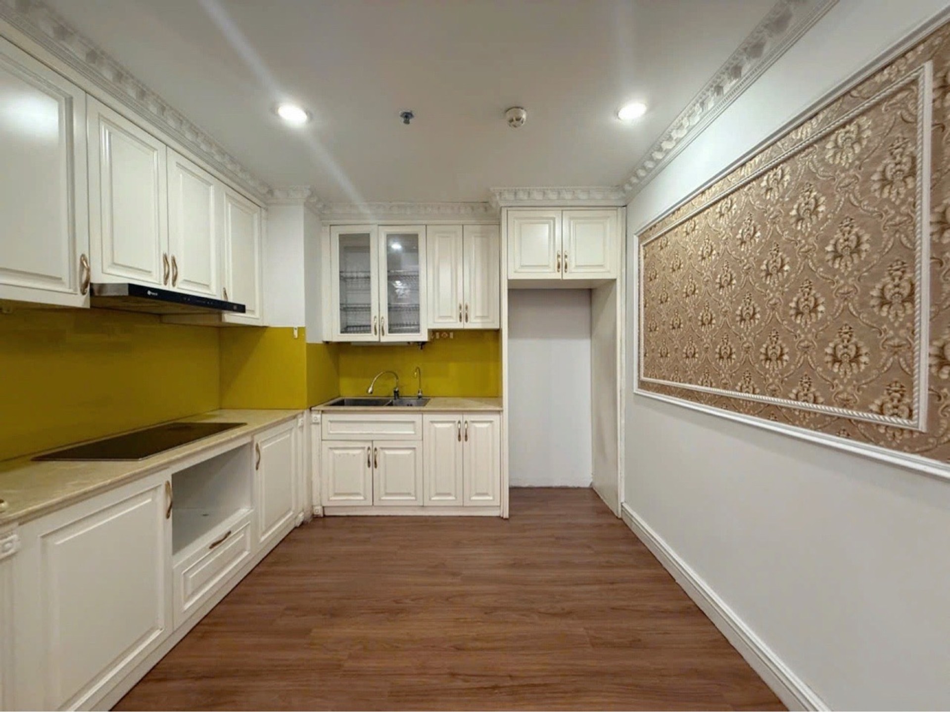 Bán căn hộ Vinhomes Times City - diện tích 74m2 1 tầng - Căn hộ đẹp lung linh - giá 8,9 tỷ