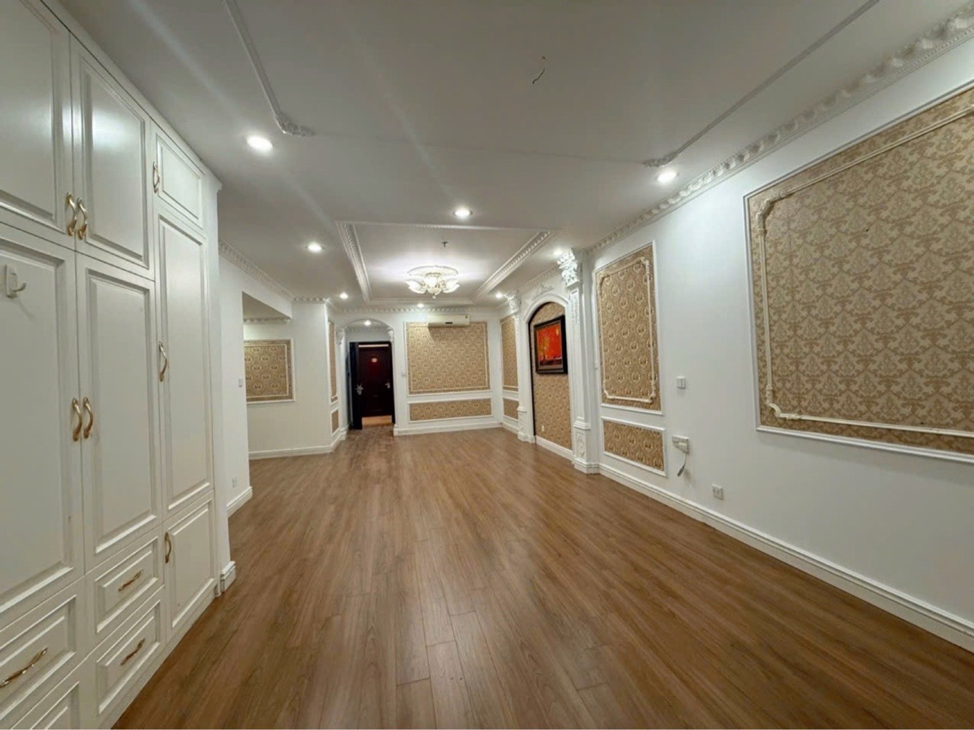 Bán căn hộ Vinhomes Times City - diện tích 74m2 1 tầng - Căn hộ đẹp lung linh - giá 8,9 tỷ