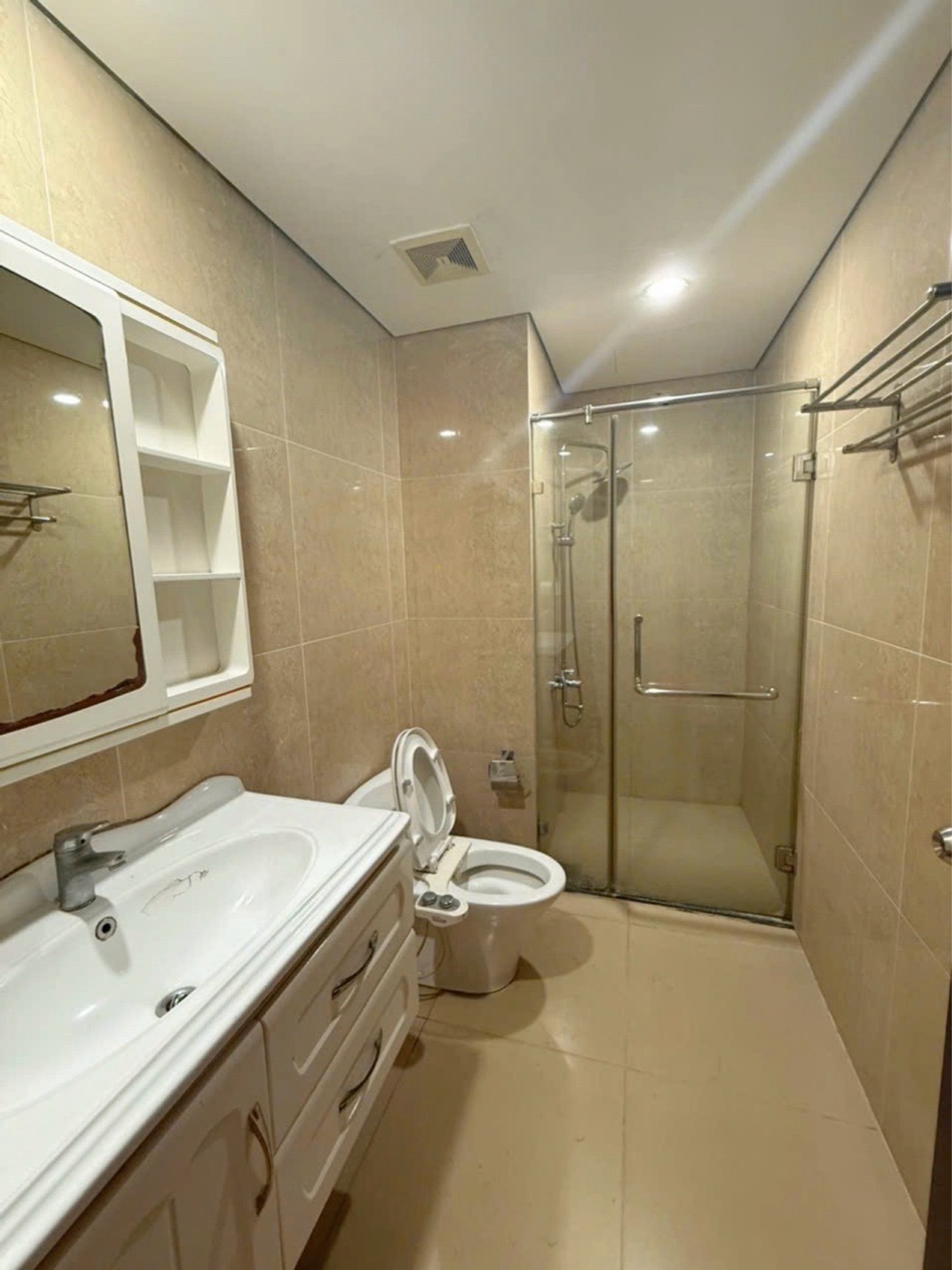 Bán căn hộ Vinhomes Times City - diện tích 74m2 1 tầng - Căn hộ đẹp lung linh - giá 8,9 tỷ