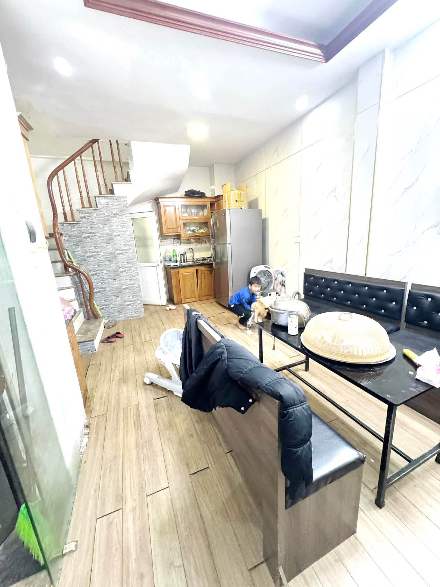Bán nhà Vĩnh Hưng - diện tích 30m2 4 tầng - ô tô nhỏ đỗ ngày cổng - giá 6,8 tỷ