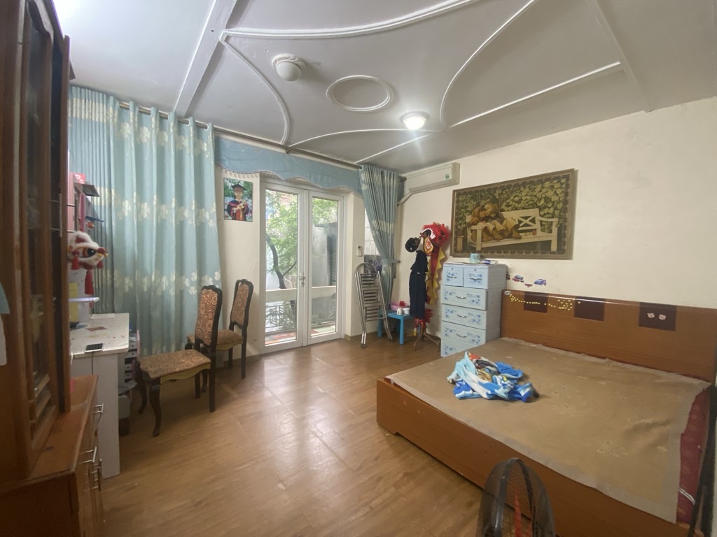 Bán nhà Nguyễn Trãi - diện tích 150m2 4 tầng - Đang cập nhật - giá 27 tỷ