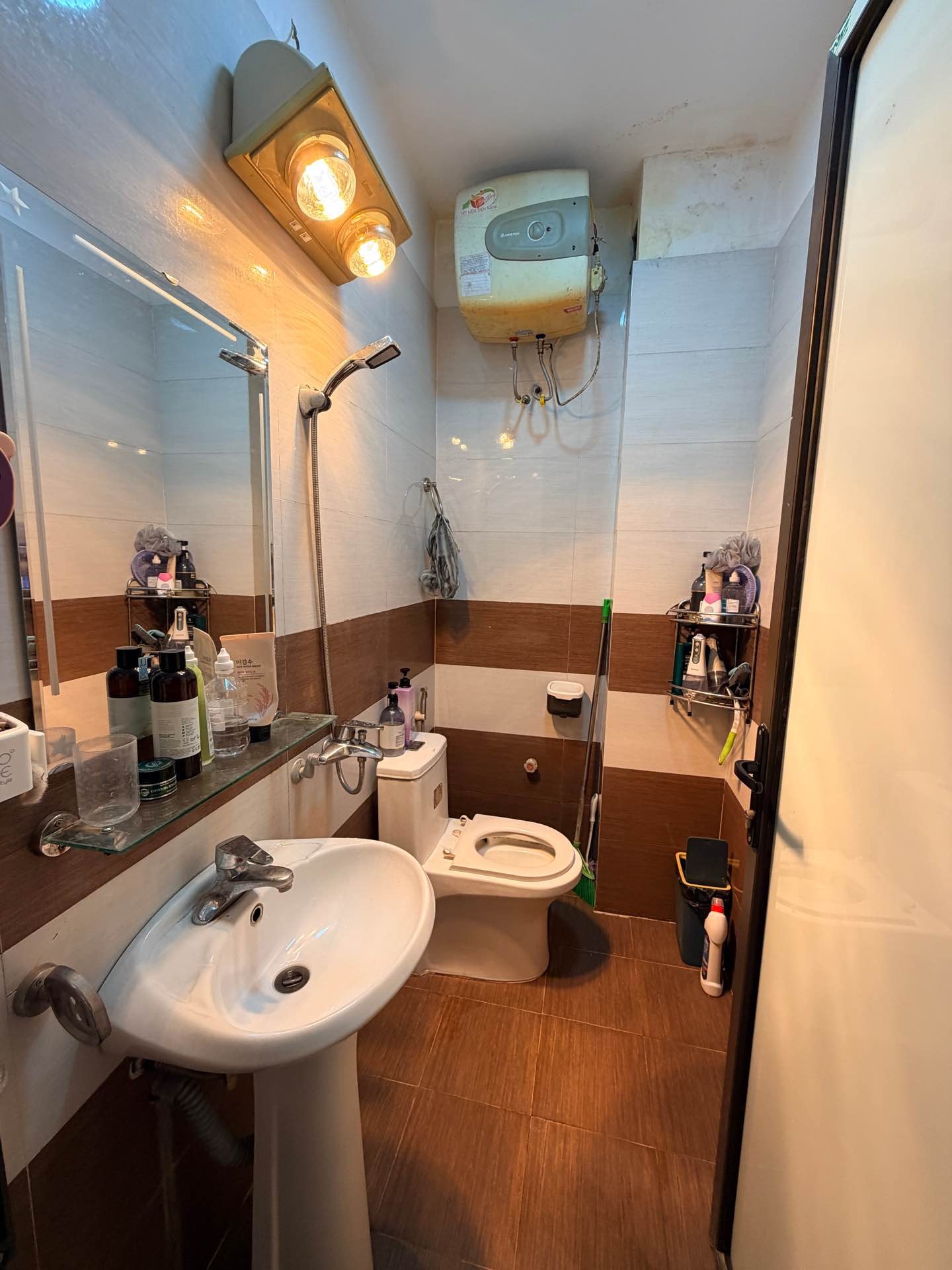 Bán nhà Đông Thiên - diện tích 40m2 4 tầng - Nhà đẹp ở luôn - giá 8,95 tỷ