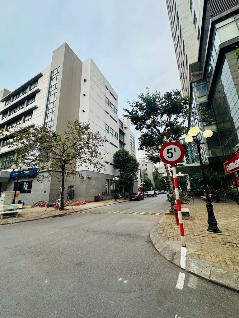 Bán nhà Nguyễn Trãi - diện tích 91.3m2 5 tầng - ô tô tránh - giá 52 tỷ