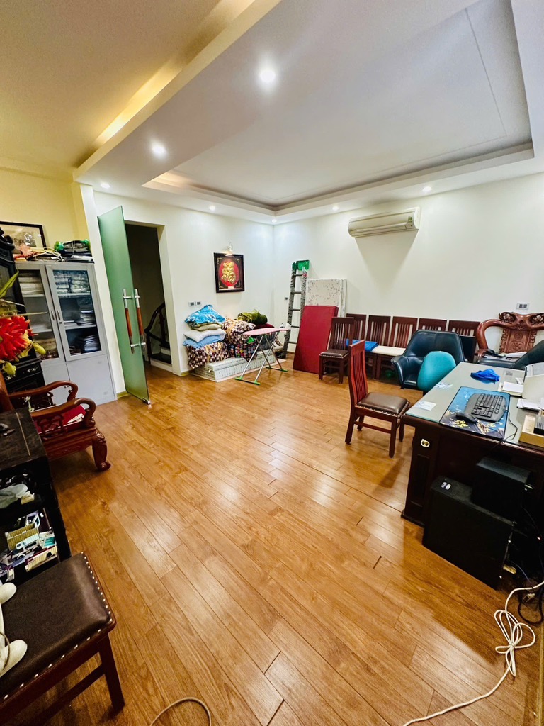 Bán nhà Nguyễn Trãi - diện tích 91.3m2 5 tầng - ô tô tránh - giá 52 tỷ