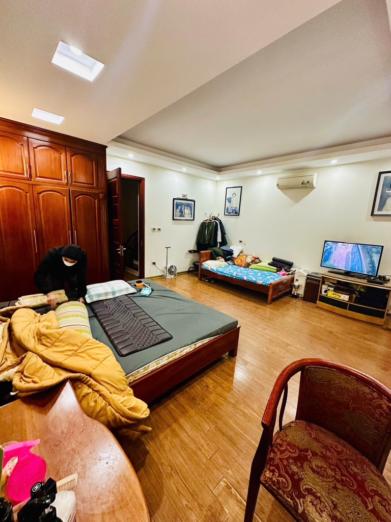 Bán nhà Nguyễn Trãi - diện tích 91.3m2 5 tầng - ô tô tránh - giá 52 tỷ