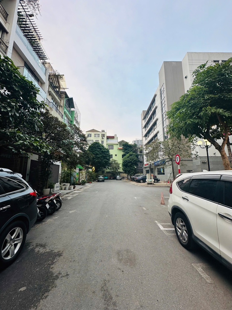 Bán nhà Nguyễn Trãi - diện tích 91.3m2 5 tầng - ô tô tránh - giá 52 tỷ