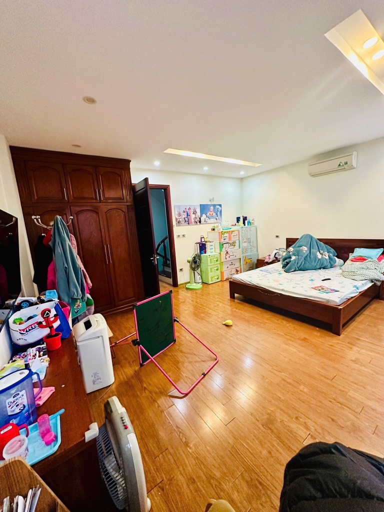 Bán nhà Nguyễn Trãi - diện tích 91.3m2 5 tầng - ô tô tránh - giá 52 tỷ