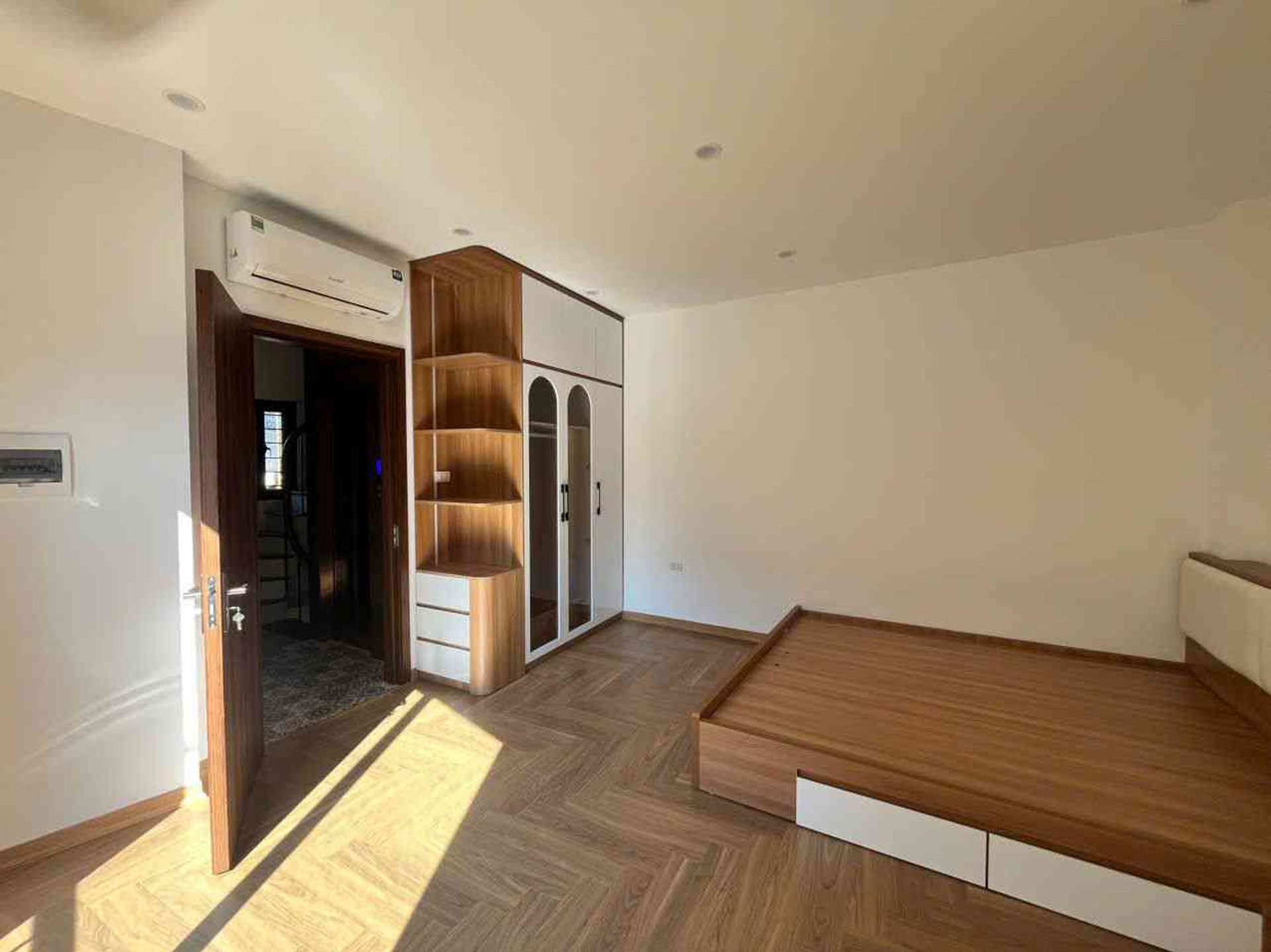Bán nhà Thanh Nhàn - diện tích 25m2 5 tầng - ô tô đỗ cửa - giá 11,5 tỷ